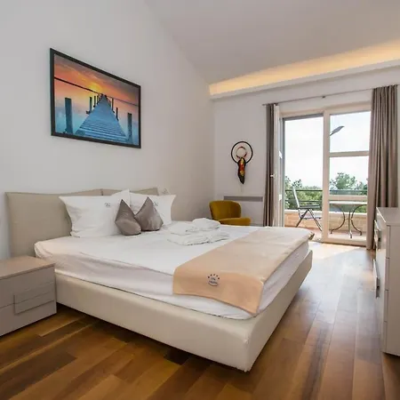 Nikolina * Kaštelir