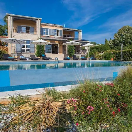 Villa Nikolina *
